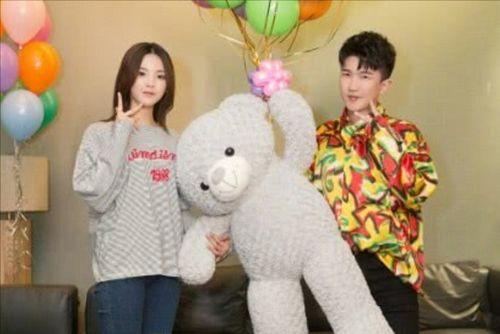 娱乐吃瓜背景图片下载