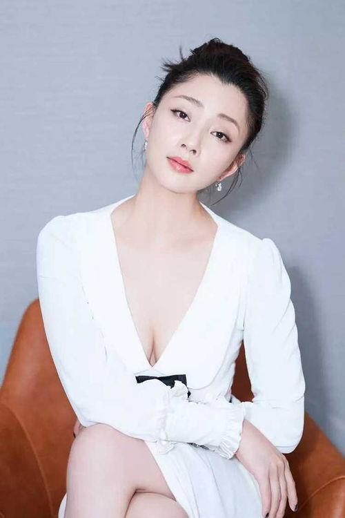 演员殷桃年龄,岁月如歌，演绎人生精彩
